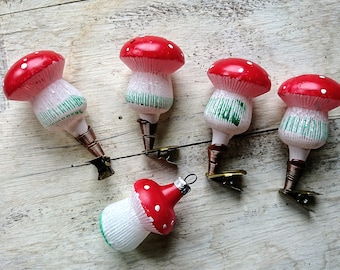 antique toadstool Christmas tree balls, 4 mushrooms with clip and 1 to hang. Brokant, vintage, from Lauscha