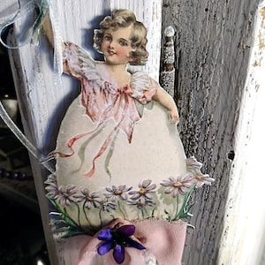 Colgante de Pascua, vintage, hecho a mano. Colgante decorativo de cartón resistente. Un huevo con un niño. Preciosa nostalgia. Largo aproximado 17,5 cm.