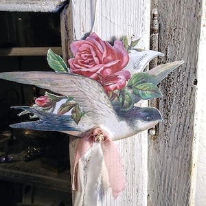 Golondrina con rosas, nostálgica, hecha a mano, de cartón resistente, shabby chic, vintage, decorada con cariño, con lazo, heraldo de la primavera, decoración brocante