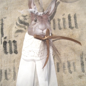 Österlicher Deko und Geschenkanhänger,Hase, aus stabilem Karton, liebevolle Handarbeit