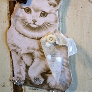 Wundervoller victorianischerPapier Anhänger ,eine Katze ,Länge 13.5cm ..liebevoll handgefertigt, aus stabilem Karton..