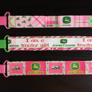John Deere traktorband nappklämma för babyflicka: lantflicka, lapptäcke, bondgård