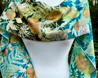 Dream of Flowers sciarpa in seta con stampa floreale motivo tessuto botanico ecoprint turchese boho natura arte da indossare boho faecore cottage fairy