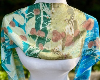 Solstice Garden stampa botanica sciarpa ecoprint seta motivo floreale tessuto naturale stile boho fae core cottage fata moda romantico floreale