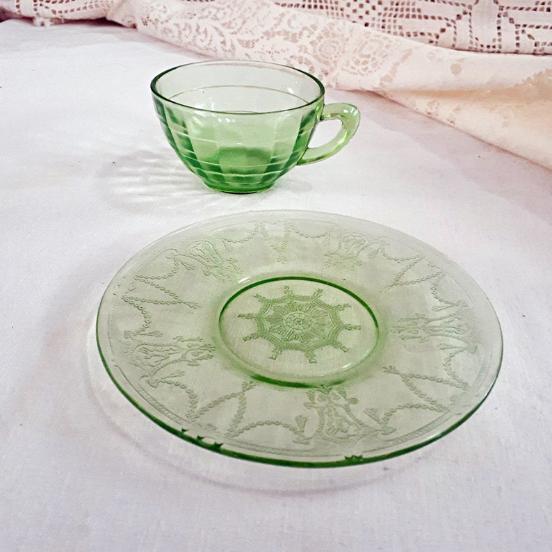 Vintage Anchor Hocking Green Depression Mis-Matched Glass Cup and Plate (601) image 1