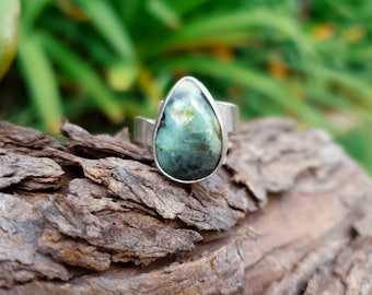 Bague en opale en bois fossilisé faite à la main, argent sterling recyclé, taille R du Royaume-Uni