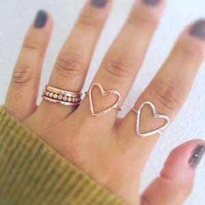 Herz Ring, Liebesring, offenes Herz Ring, Herz Ring, Boho Ring, Gold Stapelring, gehämmert Ring, Minimalist Herz Ring, Geschenk für sie