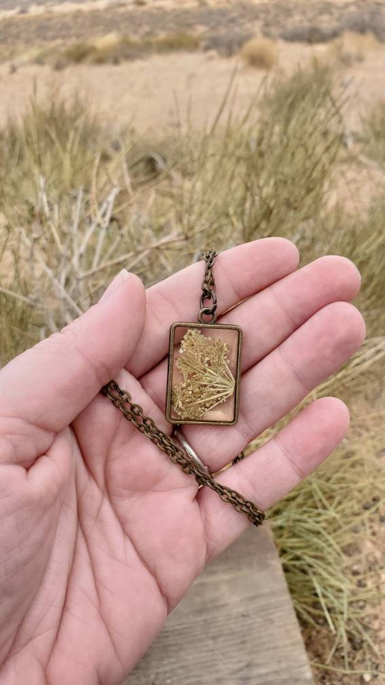 dried flower necklace Real Queen Ann/'s lace Pendant