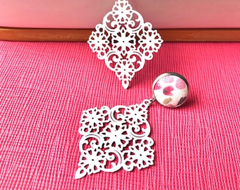 White lace rhombus earrings with 12mm leather stud. Hypoallergenic stainless steel. Butterfly back.