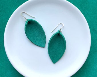 Leather leaf earrings. Leaf earrings. Leather earrings. Boho earrings. Emerald green earrings. Green earrings.