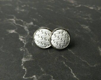Leather studs in white zigzag print. Hypoallergenic surgical stainless steel.