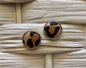 Leather studs in caramel leopard print. Hypoallergenic surgical stainless steel bezel.