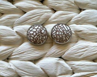 Leather studs in white & chestnut mosaic print. Hypoallergenic surgical stainless steel bezel.