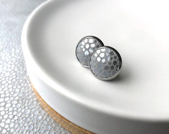 Leather studs in silver pebble print. Hypoallergenic surgical stainless steel bezel.