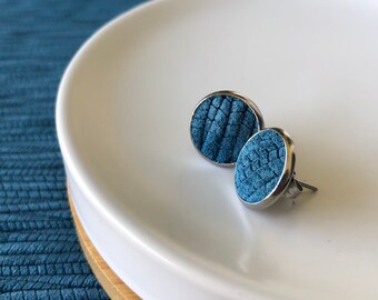 Leather studs Bamboo Weave in teal print. Hypoallergenic surgical stainless steel bezel.