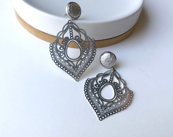 Silver lace filigree dangle earrings with a silver 10mm leather stud. Hypoallergenic stainless steel. Butterfly back.
