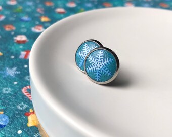 Leather studs in Snowflake print. 12mm. Hypoallergenic surgical stainless steel bezel.