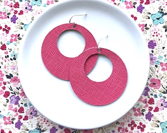 Leather earrings - The Eclipse in pink weave. Round earrings. Hypoallergenic sterling silver hooks. Light weight earrings.