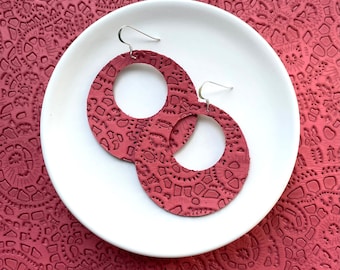Leather earrings - The Eclipse in magenta lace. Round earrings. Pink earrings. Hypoallergenic sterling silver hooks. Light weight earrings.