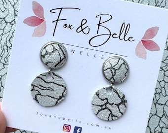 Small leather dangle earrings in metallic wave. Metallic earrings. Stainless steel. Light weight. Small version- 10mm stud 16mm circle