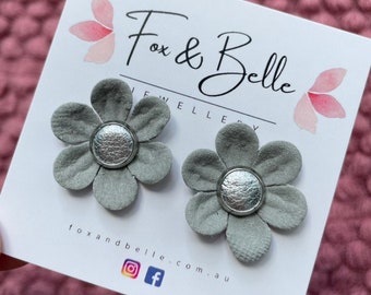 Flower earrings with leather stud. Petal stud earrings. Flower studs. Hypoallergenic stainless steel. 8mm stud. Gray earrings. Grey studs.