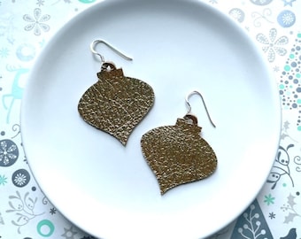 Christmas bauble earring in gold. Round bauble earrings. Christmas earrings. Xmas earrings. Bauble earrings.