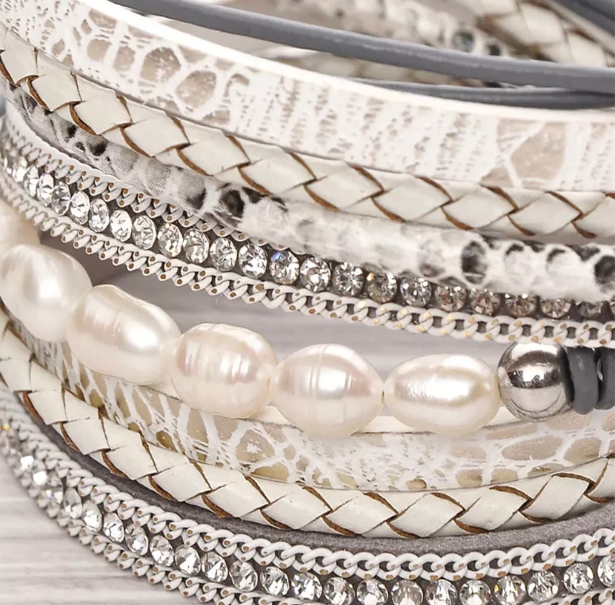 Leather bracelet in pearl snake. Multiple strand. leather