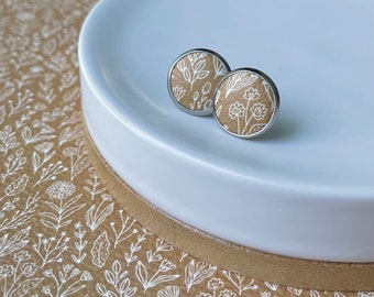 Leather studs in mustard flowers print. Hypoallergenic surgical stainless steel bezel. Mustard earrings.