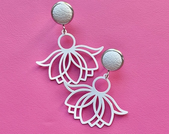 White floral lily dangle earrings with 10mm leather stud. Hypoallergenic stainless steel. White dangle earrings. Flower earrings.