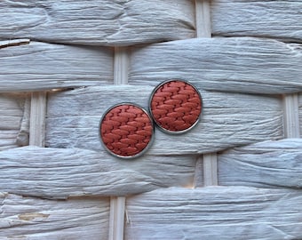 Leather studs in peach zigzag print. Hypoallergenic surgical stainless steel.