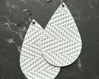 Leather Earrings- Tear Drop white zigzag print. Hypoallergenic sterling silver hooks. Light weight earrings.