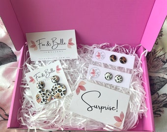 Gift box. Surprise box. Gift box featuring leather dangles and two pairs of studs. Personalised message included. Postage included.