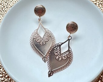 Rose gold filigree leaf earrings with 10mm leather stud. Hypoallergenic stainless steel. Butterfly back. Rose gold earrings.