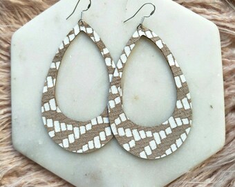 Leather Earrings- Silhouette white & beige zigzag print. Hypoallergenic sterling silver hooks. Light weight earrings.