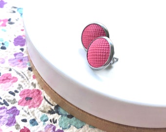 Leather studs in pink weave print. Hypoallergenic surgical stainless steel bezel.