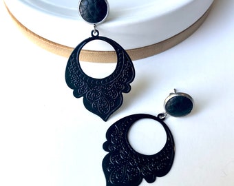 Black filigree dangle earrings with a black 10mm leather stud. Hypoallergenic stainless steel. Butterfly back.