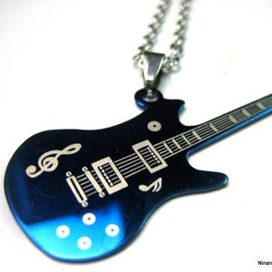 Collier pendentif guitare bleue acier N3626 image 3