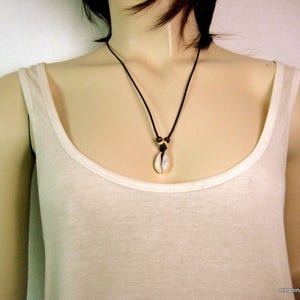 N2786 waxed mixed shell cotton necklace image 4