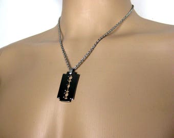 Collier pendentif lame rasoir acier inoxydable N2480