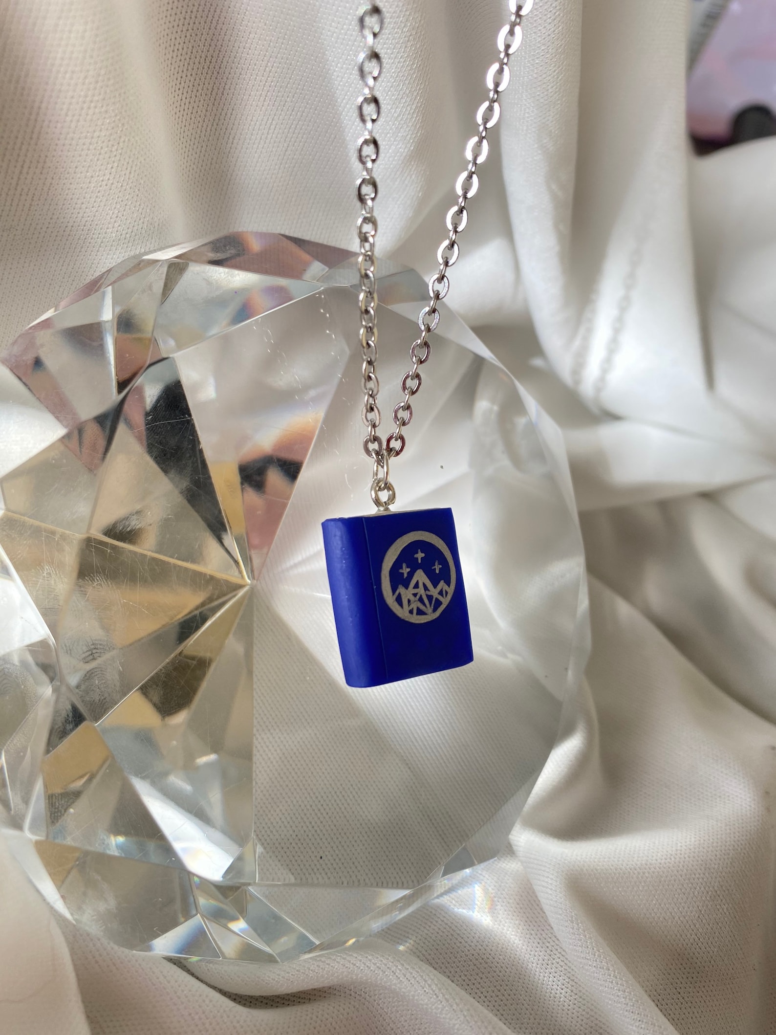 A Court of Thorns and Roses Necklace Book Sarah J Maas Jewelry Etsy