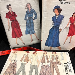 Vogue Patterns 7029 Fräulein Kleid Größe 10 7136 Misses Hemd, Weste, Rock & Hose sehr einfach Vogue 9384 Größe 10 Kleid mit Taschen mit einem Gürtel.