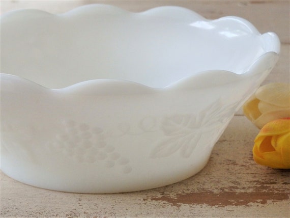 Vintage Milk Glass Scalloped Edge Fruit Bowl Grapevine Etsy
