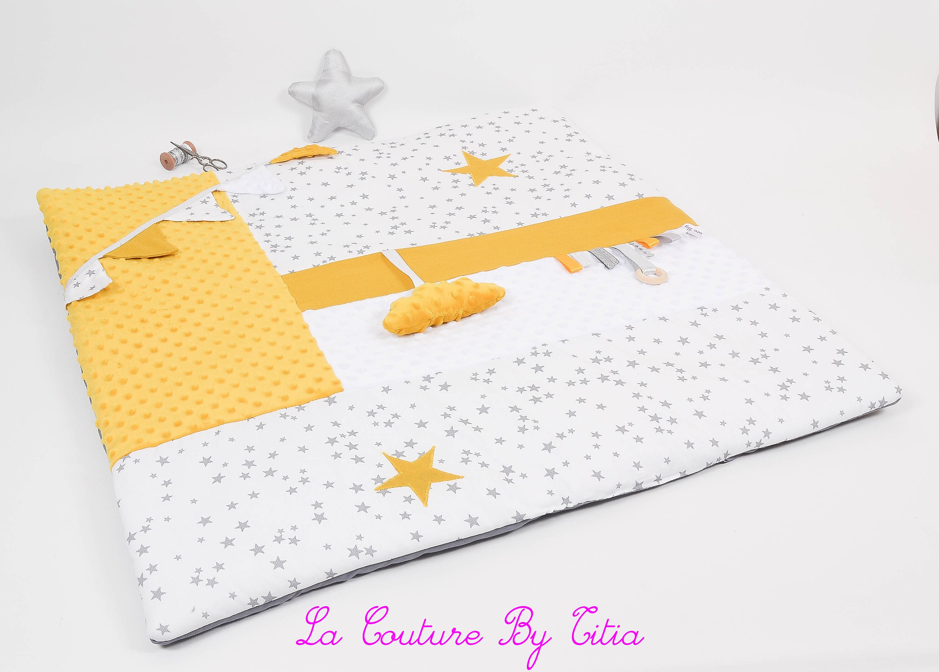 Coudre un tapis d'éveil en patchwork pour bébé - Marie Claire