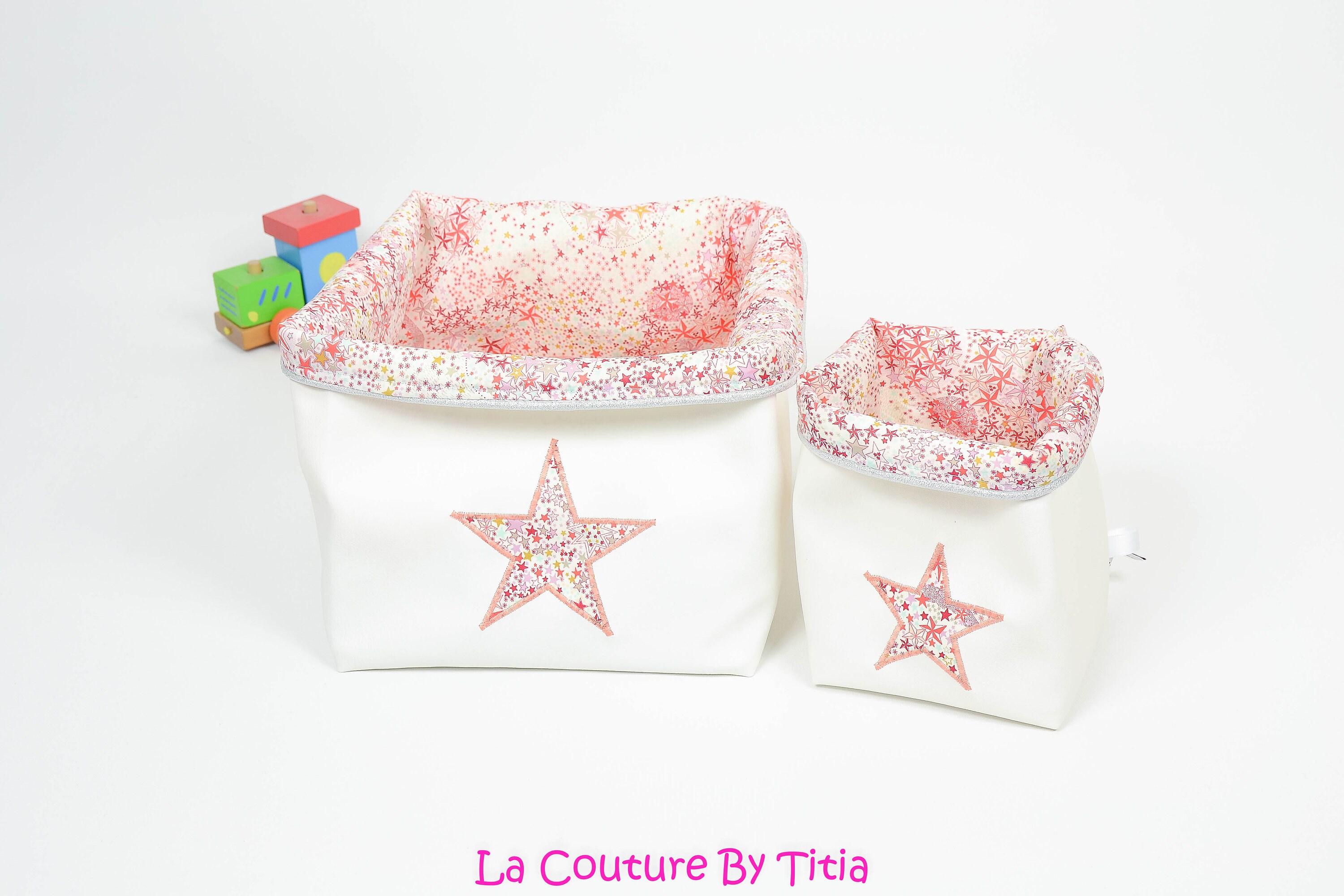 Lot de 2 Panières Corbeilles Rangement Fait Main Simili Cuir Blanc et Liberty Adelajda Corail @lacou