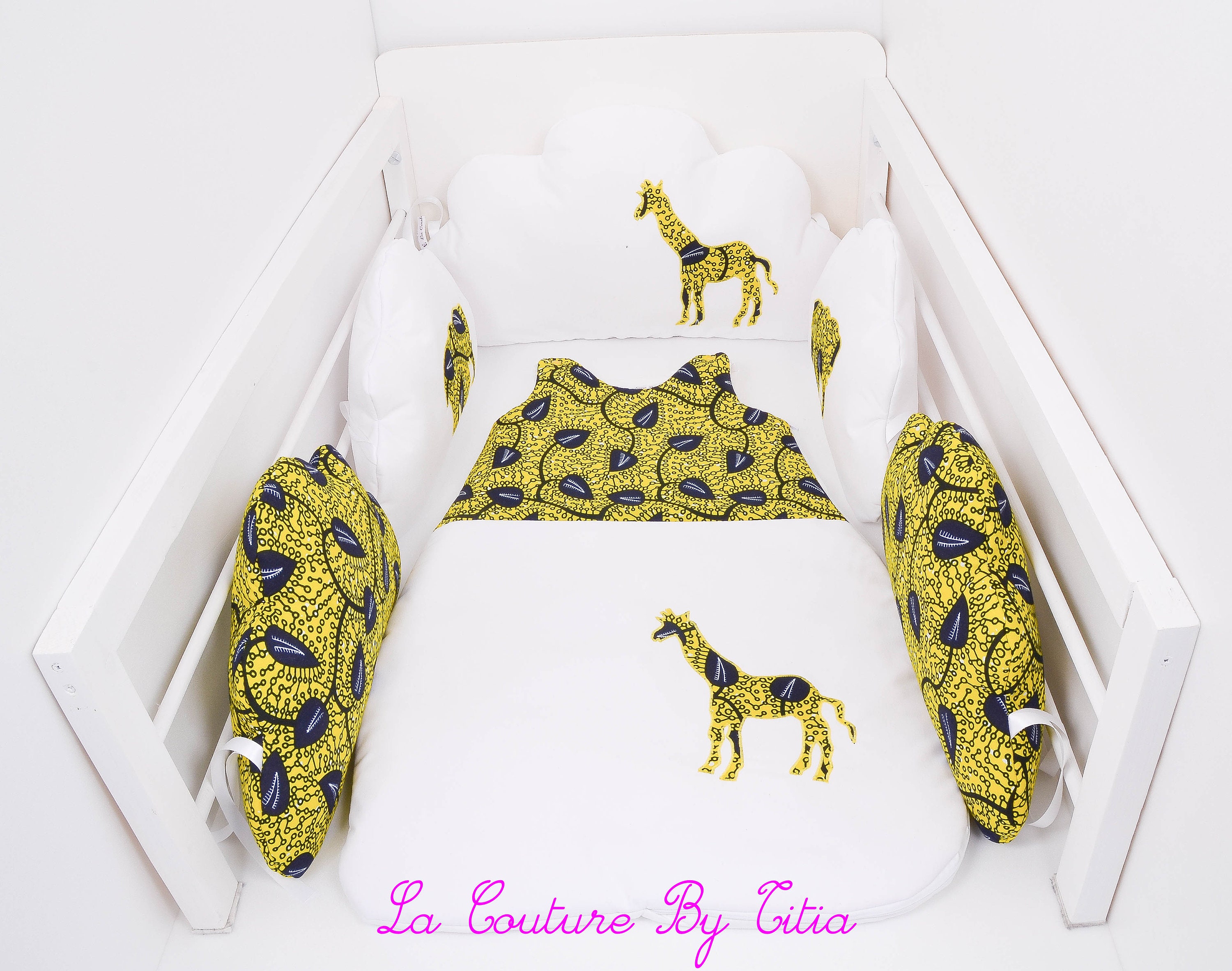 Tour de Lit Nuage Coussins Fait Main Wax Éléphant, Girafe Blanc, Jaune et Bleu @lacouturebytitia