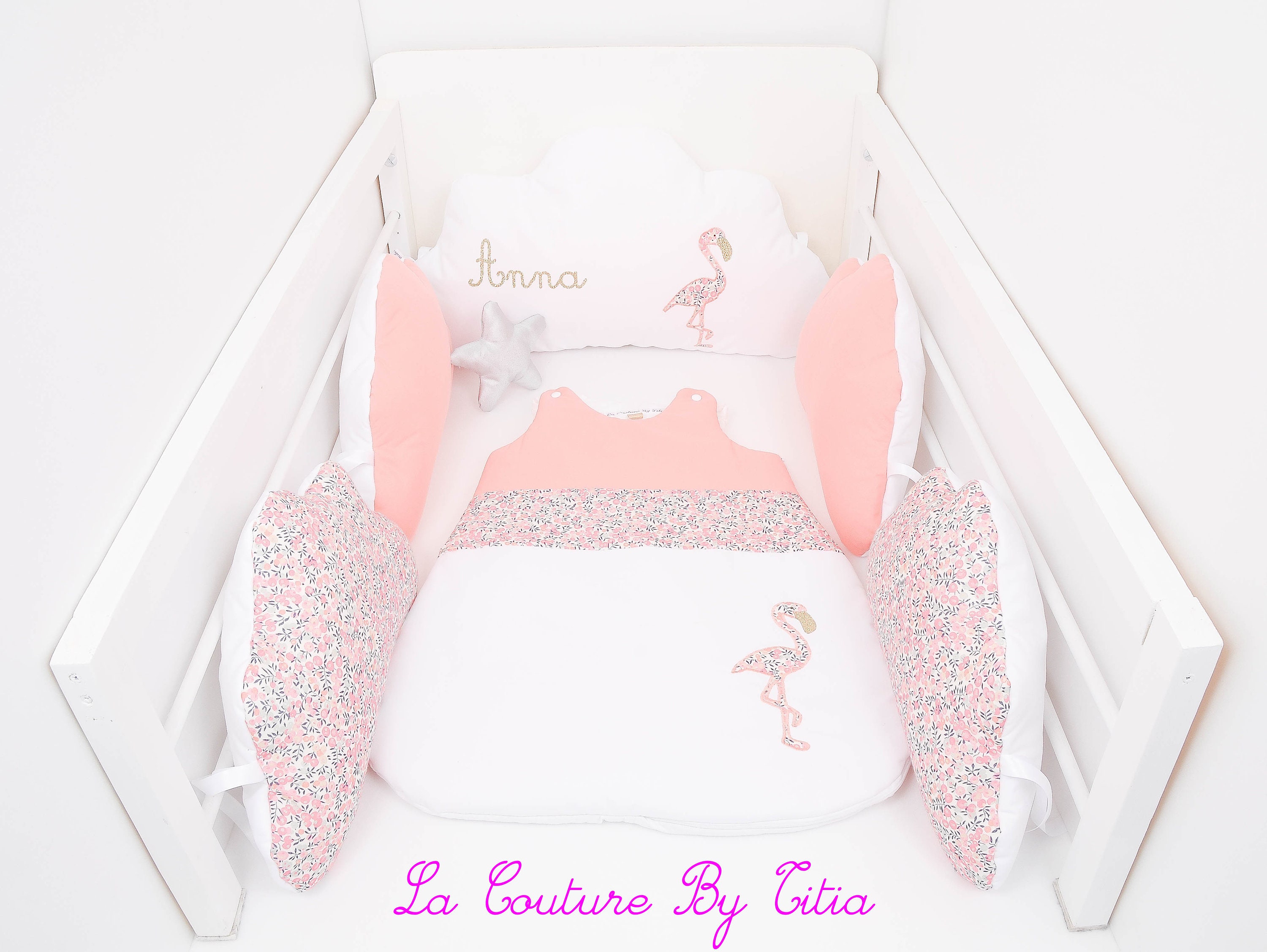 Tour de Lit Nuage Coussins Fait Main Blanc, Corail et Flamant Rose Liberty Wiltshire Pois Senteur @l