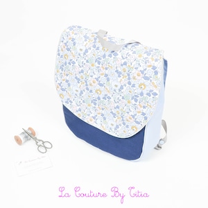 Sac à dos crèche, maternelle personnalisé bleu ciel, marine et Liberty Betsy denim