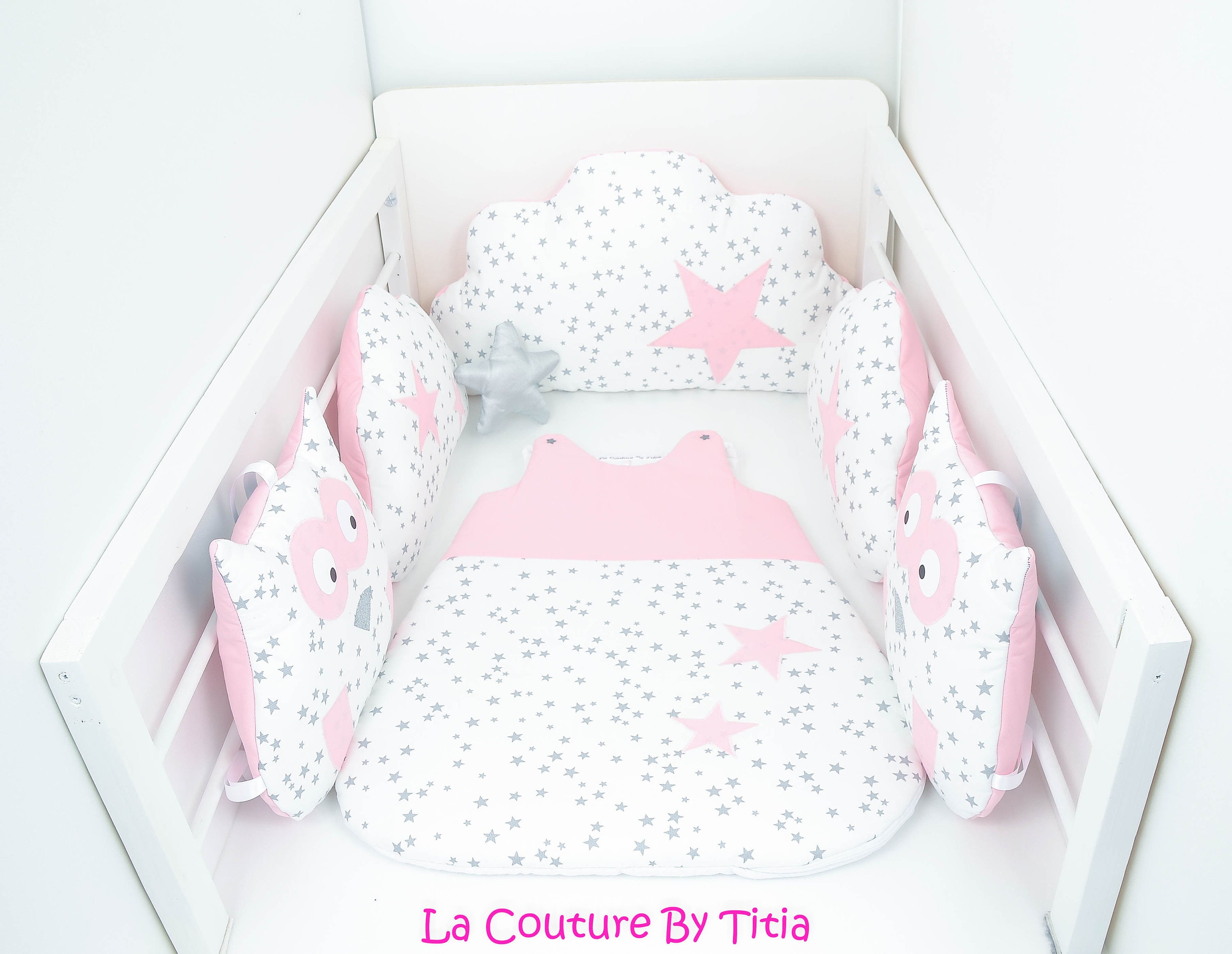 Tour de Lit Nuage Coussins Hibou, Chouette Rose Blanc et Étoiles Gris @lacouturebytitia