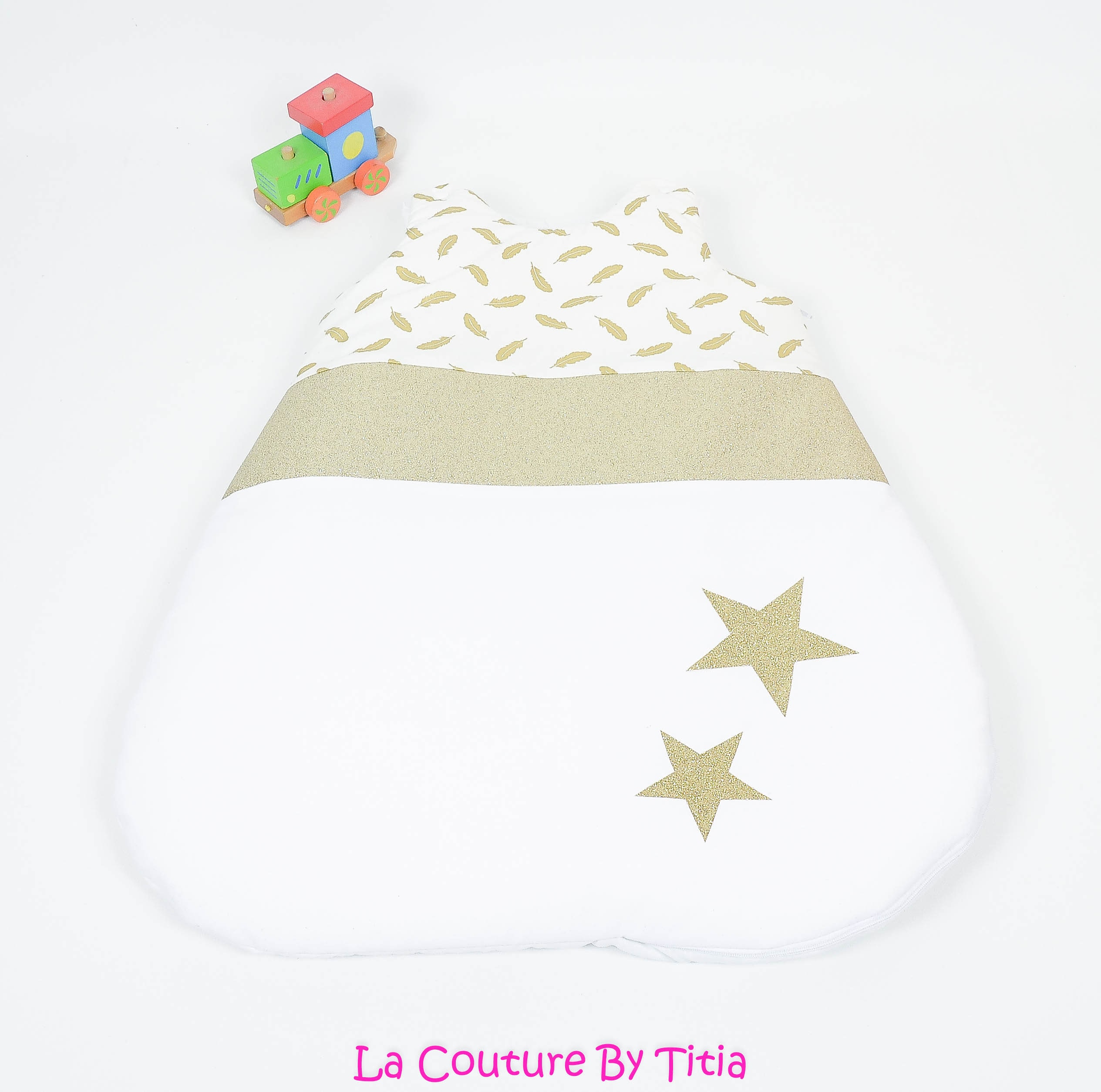 Turbulette Gigoteuse 0 - 6 Mois Fait Main Blanc, Plumes et Étoiles Dorées @lacouturebytitia