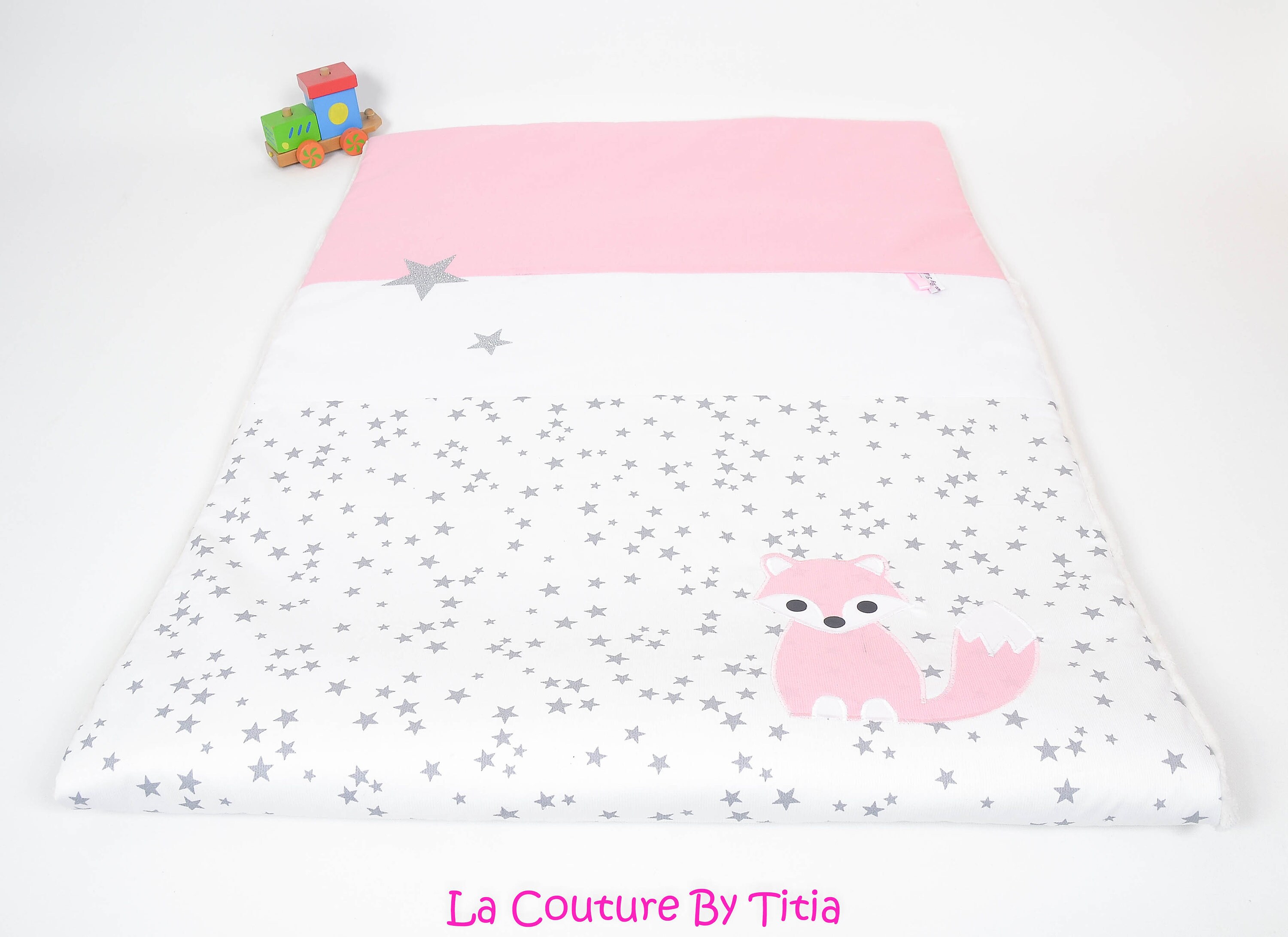 Couverture Plaid Bébé Personnalisable Fait Main Blanc Étoiles Gris et Renard Rose @lacouturebytitia